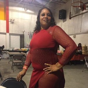 Meet your Posher, Elaine